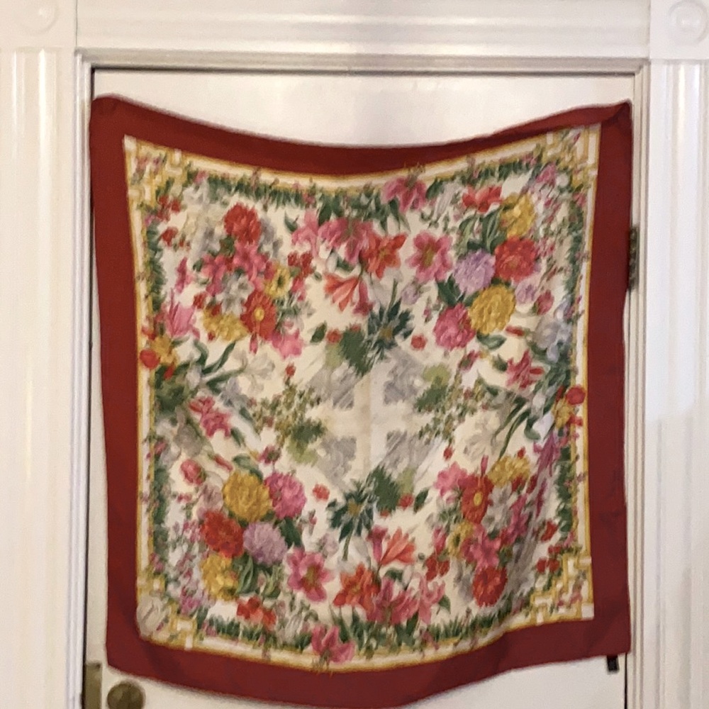 Gucci silk scarf 32x32